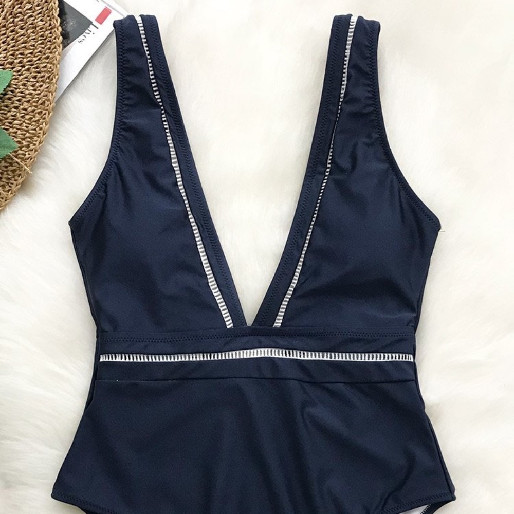 Cupshe Tranquil Cove V-Neck One Piece Size XL